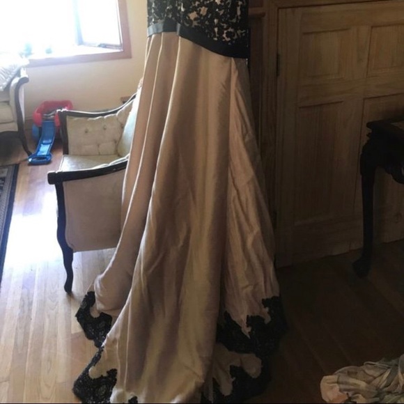 Dress Size 20 - Picture 2 of 5